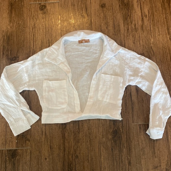 copper closet Tops - Summer Beach White Cropped Shirt medium